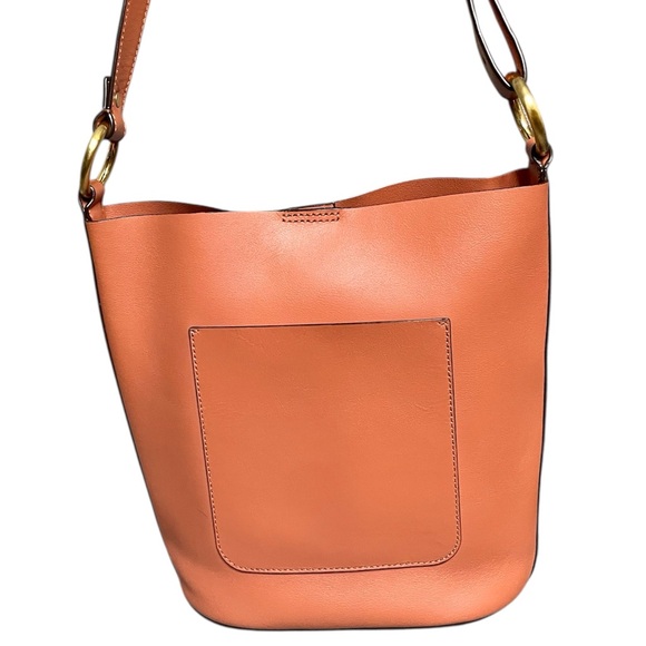 Donna Karan Adan Bucket Bag 100% Leather Pockets & Interior w/ Adjustable Strap - Picture 4 of 13